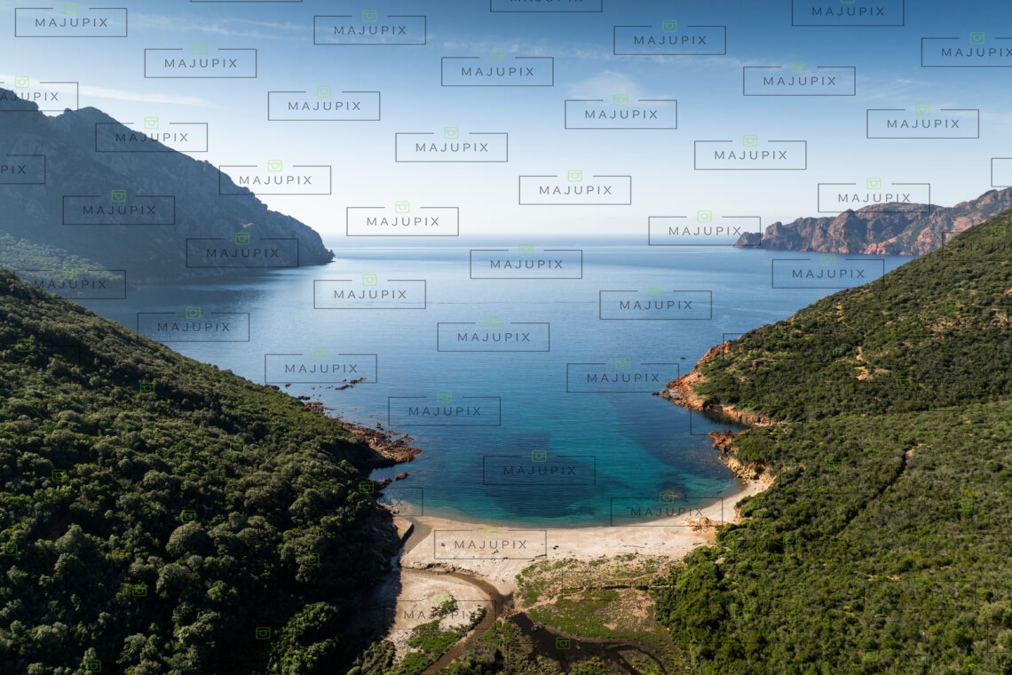 Plage de Tuara Girolata drone