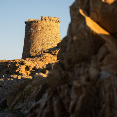Tour génoise de la Pietra au coucher de soleil