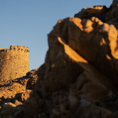 Tour génoise de la Pietra au coucher du soleil