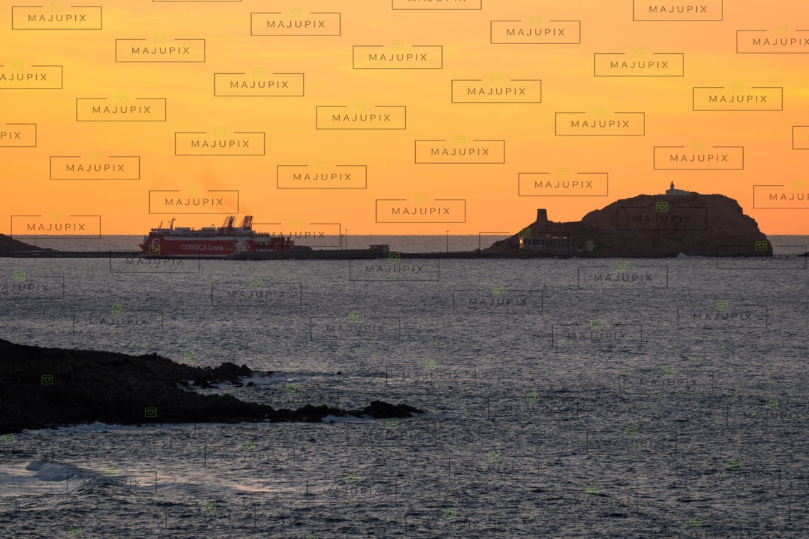 Port de l'Ile-Rousse au coucher de soleil