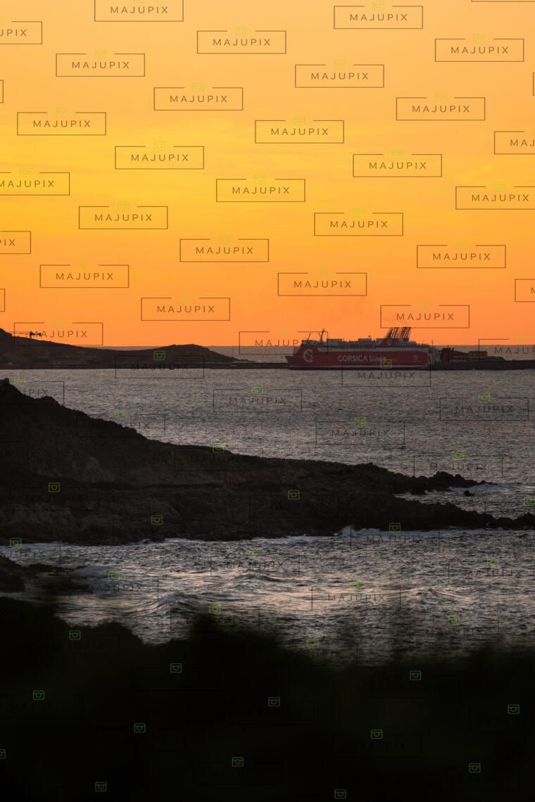 Port de L'Ile-Rousse au coucher de soleil