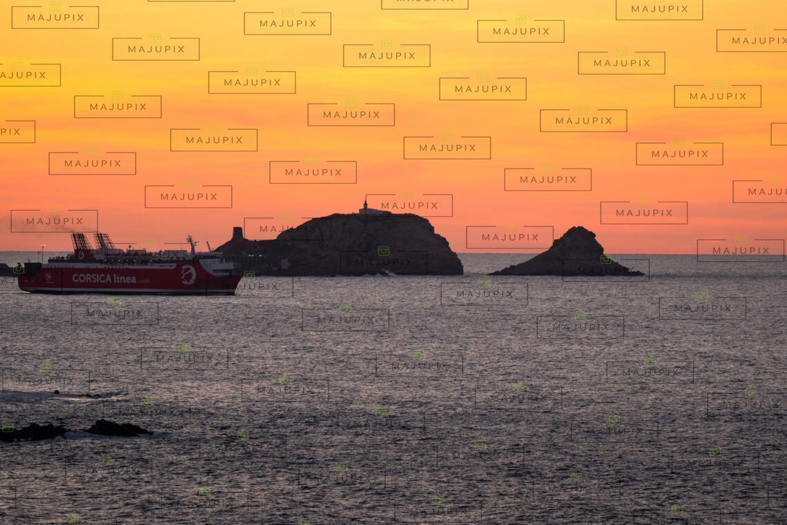 Port de L'Ile-Rousse au coucher de soleil