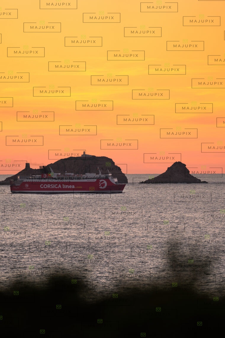 Port de l'Ile-Rousse au coucher de soleil