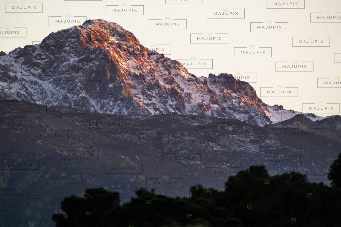 Montagne enneigée