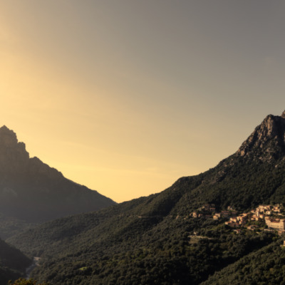 Village d'Ota au coucher de soleil