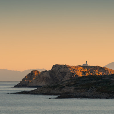 Phare de la Pietra au lever du soleil