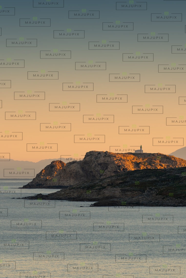 Phare de la Pietra au lever du soleil