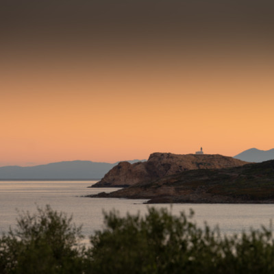 Phare de la Pietra au lever du soleil
