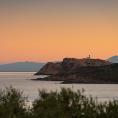 Phare de la Pietra au lever du soleil