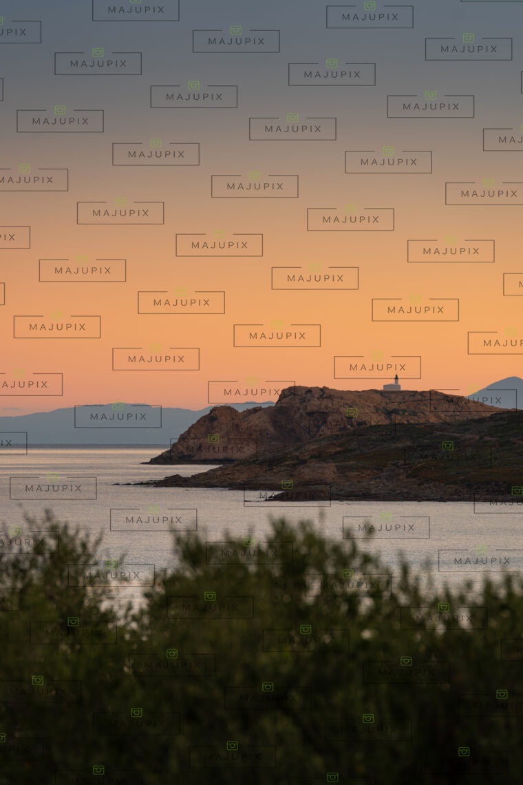 Phare de la Pietra au lever du soleil