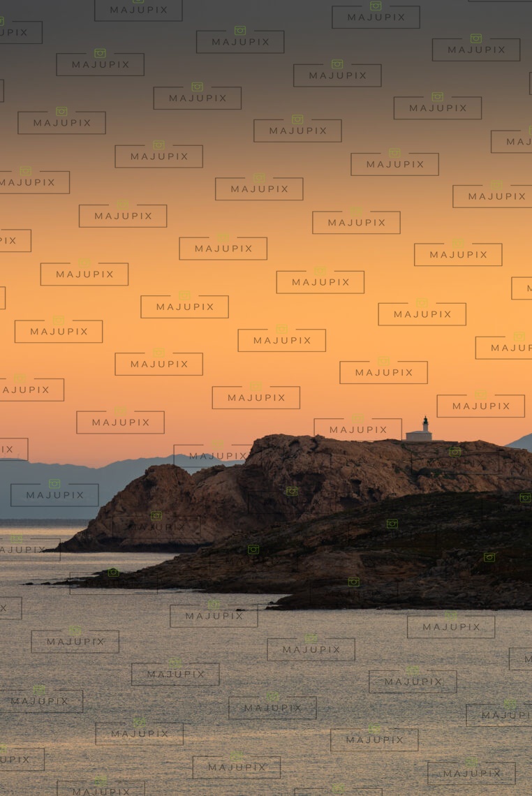 Phare de la Pietra au lever de soleil