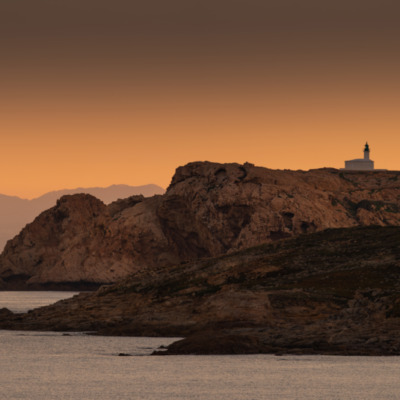 Phare de la Pietra au lever du soleil