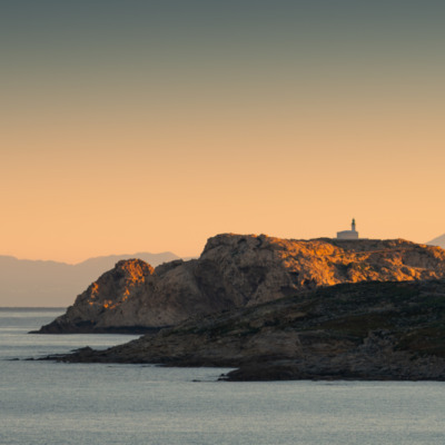 Phare de la Pietra au lever du soleil
