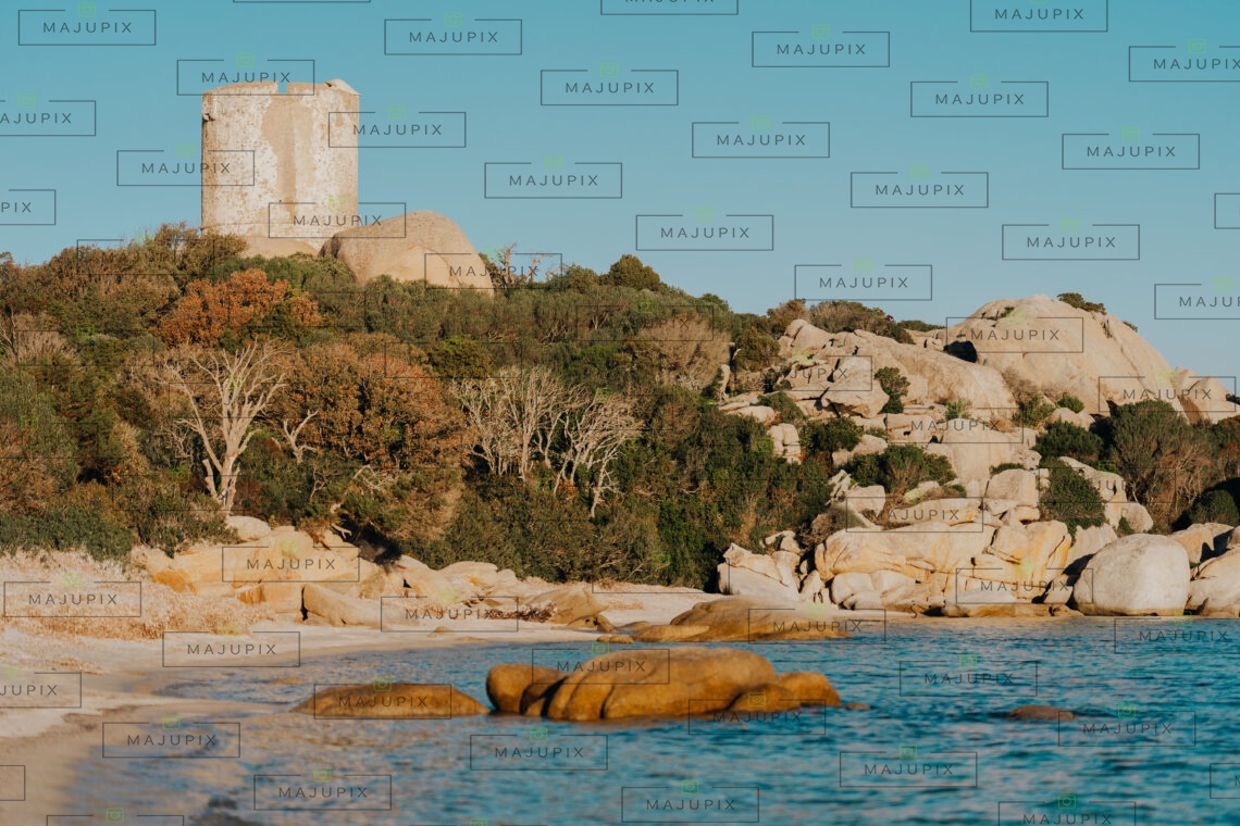 Plage et tour génoise Pianottoli-Caldarello