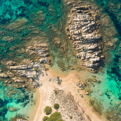 Plage des vestiges San Giovanni Pianottoli-Caldarello drone