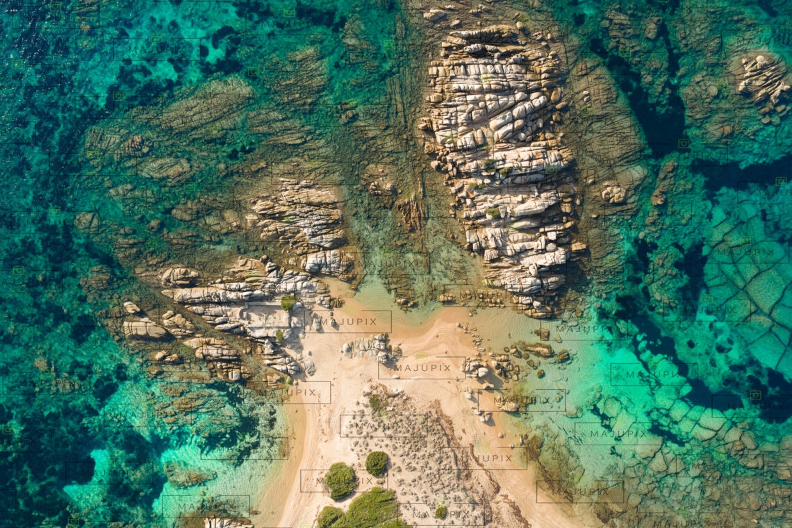 Plage des vestiges San Giovanni Pianottoli-Caldarello drone