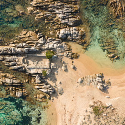 Plage des vestiges San Giovanni Pianottoli-Caldarello drone