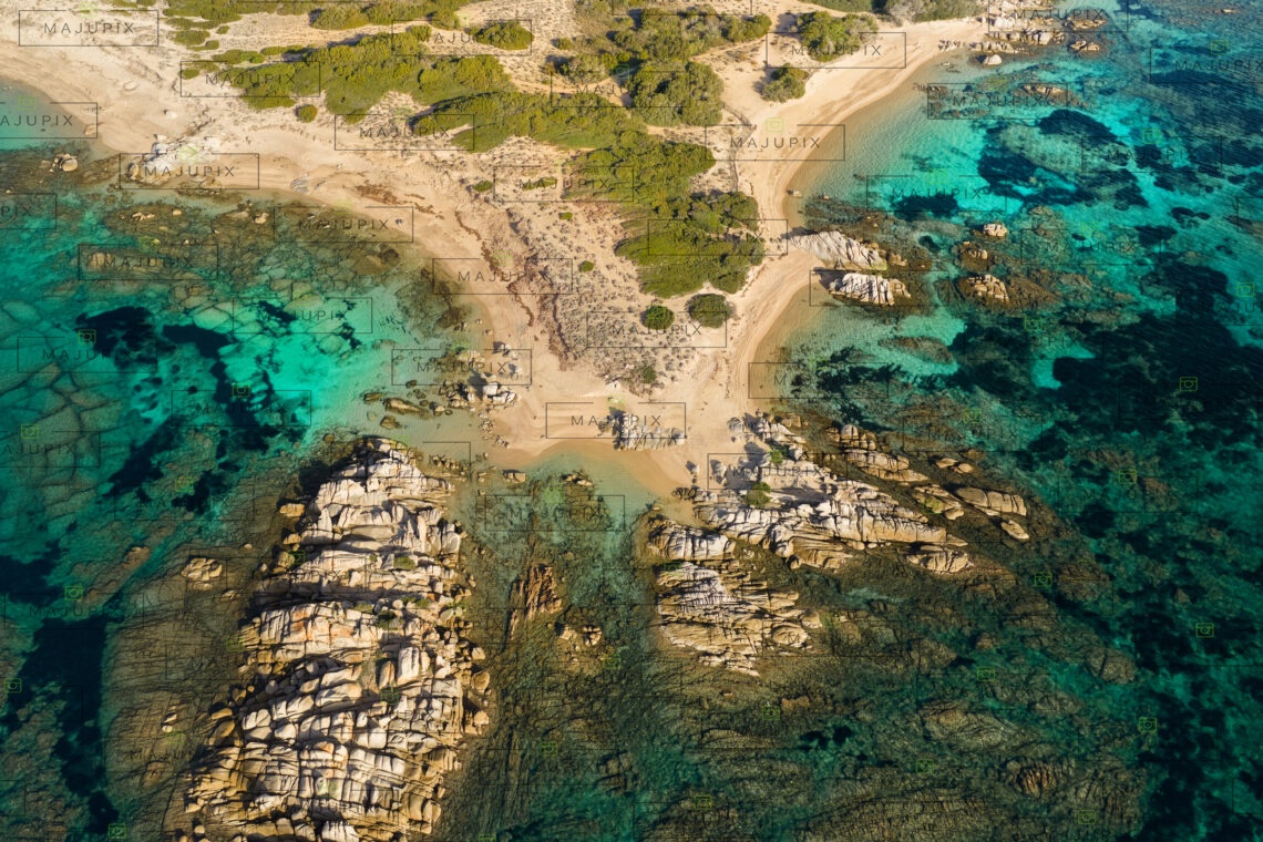 Plage des vestiges San Giovanni Pianottoli-Caldarello drone