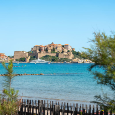 Plage et citadelle de Calvi
