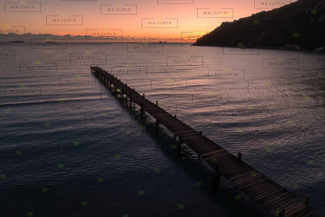 Plage de Santa Giulia au lever de soleil Porto-Vecchio drone