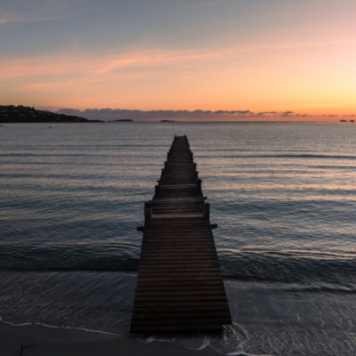 Plage de Santa Giulia au lever de soleil Porto-Vecchio drone