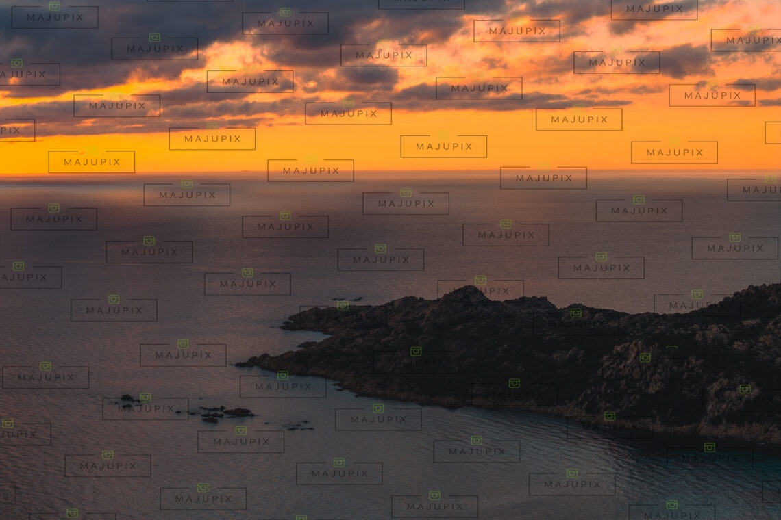 Roccapina au coucher de soleil drone