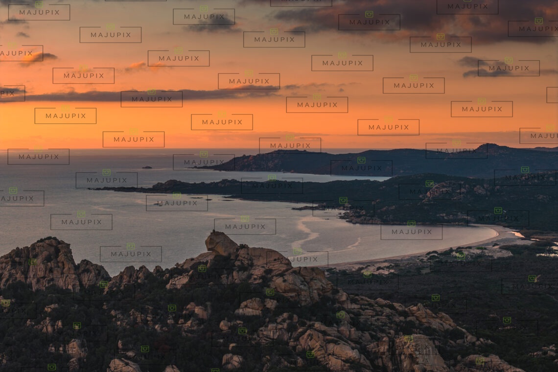 Le Lion de Roccapina au coucher de soleil drone