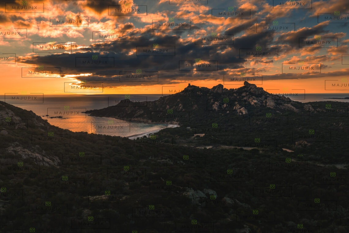 Roccapina au coucher de soleil drone