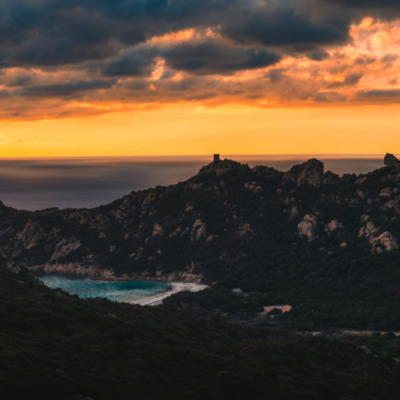 Roccapina au coucher de soleil drone
