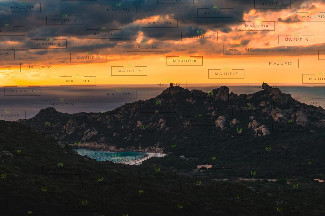 Roccapina au coucher de soleil drone