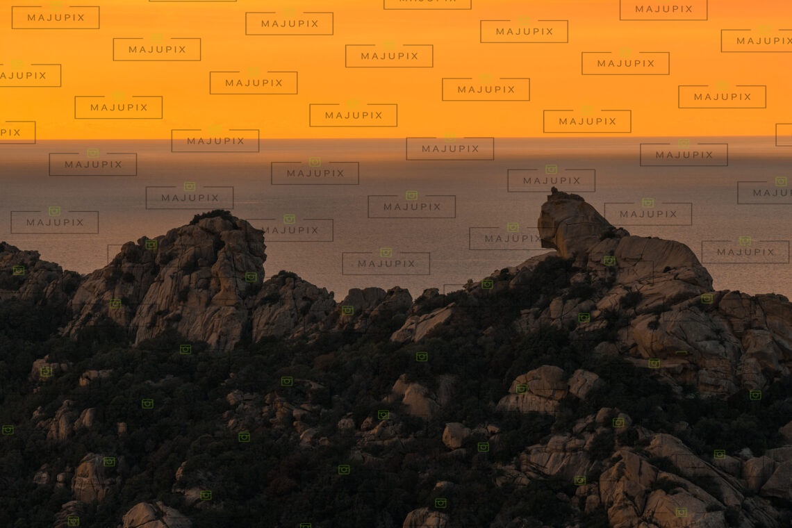 Le Lion de Roccapina au coucher de soleil drone