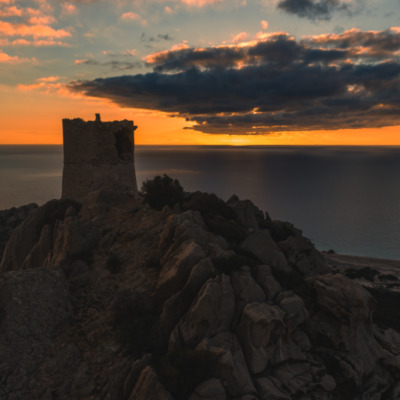 Tour génoise de Roccapina au coucher de soleil drone