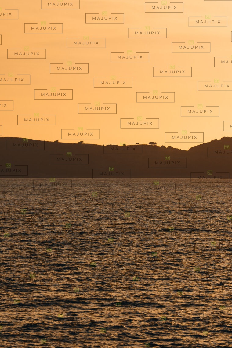 Plage du Liamone au coucher de soleil