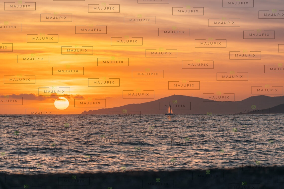 Plage du Liamone au coucher de soleil