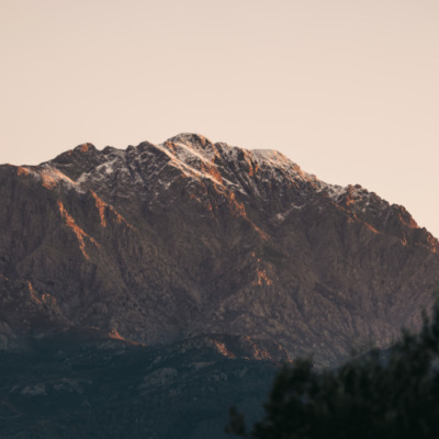Montagne enneigée