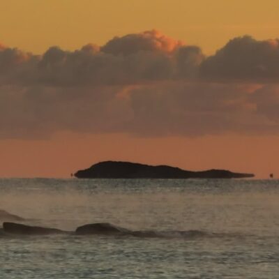 Plage de Santa Giulia au lever de soleil