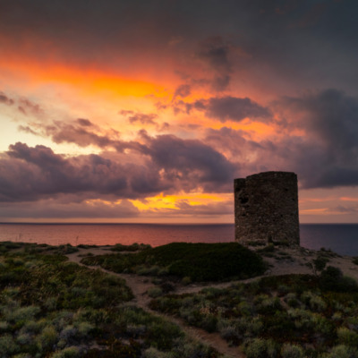 Tour génoise de la pointe de Spano au coucher de soleil