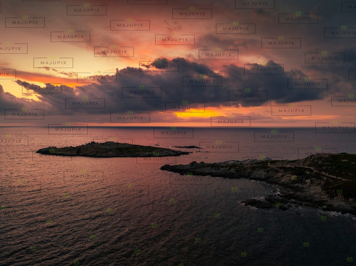 Pointe de Spano au coucher de soleil drone