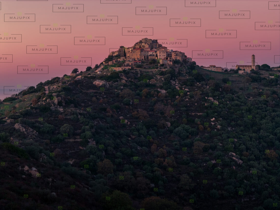 Sant'Antonino au coucher de soleil drone