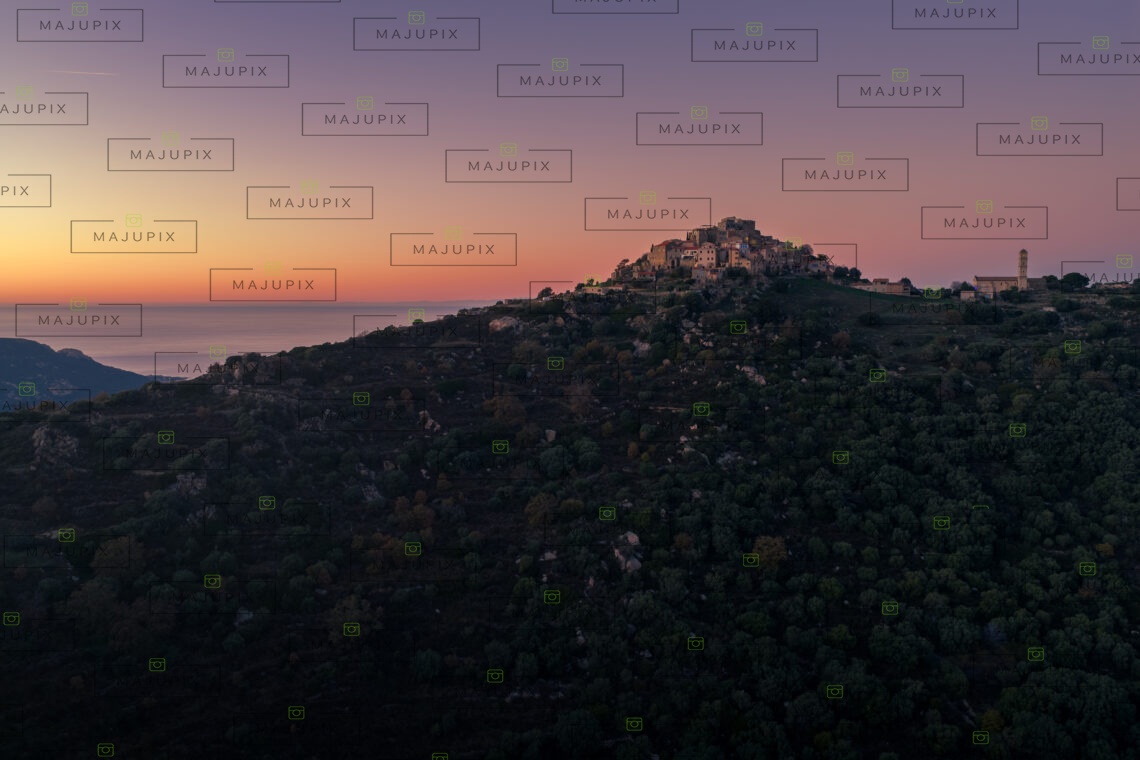 Sant'Antonino au coucher de soleil drone
