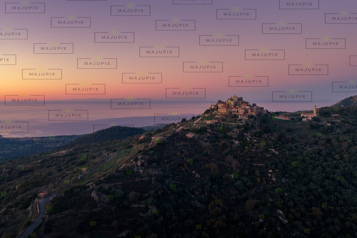 Sant'Antonino au coucher de soleil drone
