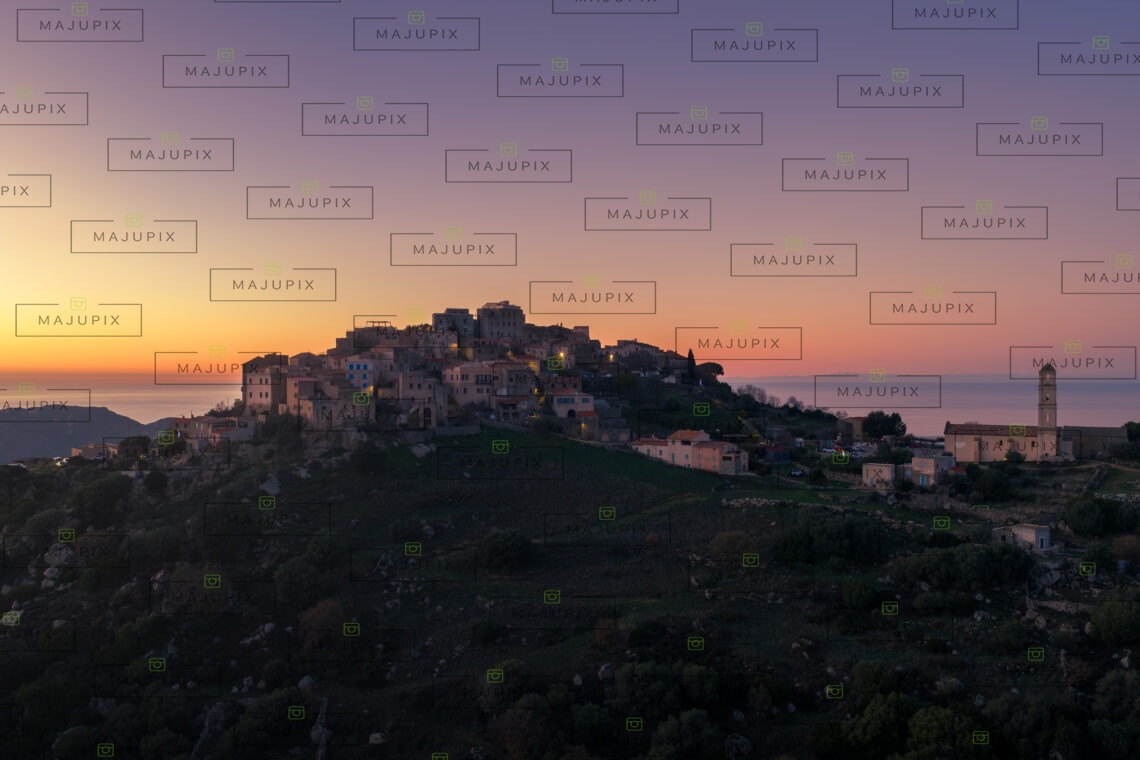 Sant'Antonino au coucher de soleil drone