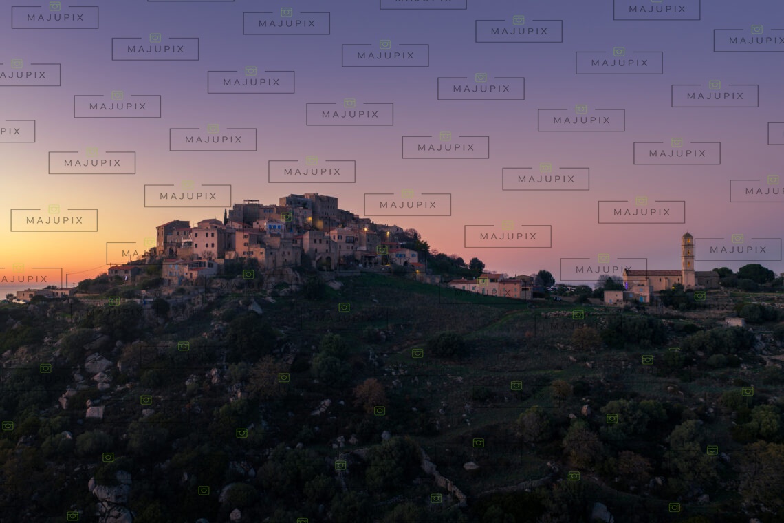 Sant'Antonino au coucher de soleil drone