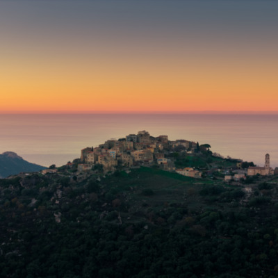 Sant'Antonino au coucher de soleil drone