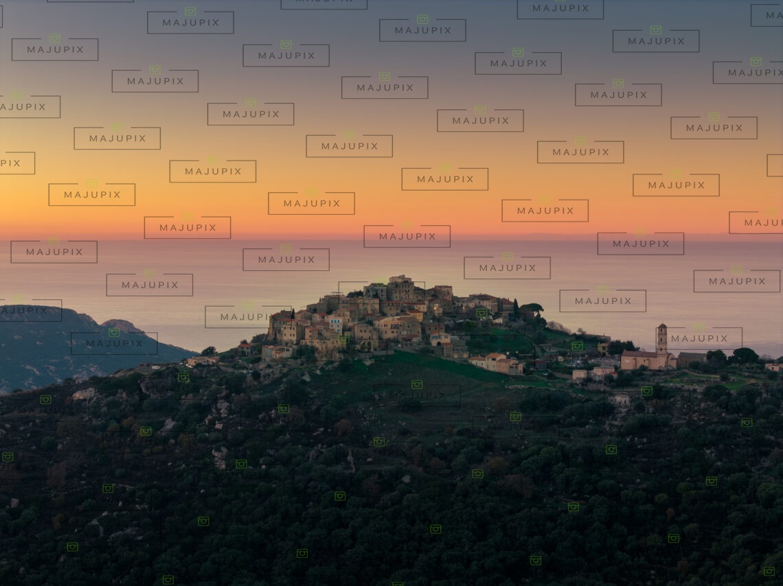 Sant'Antonino au coucher de soleil drone
