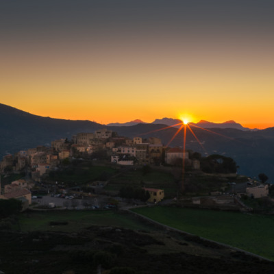 Sant'Antonino au coucher de soleil drone