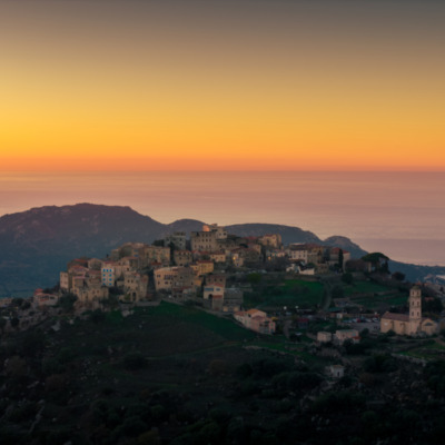 Sant'Antonino au coucher de soleil drone