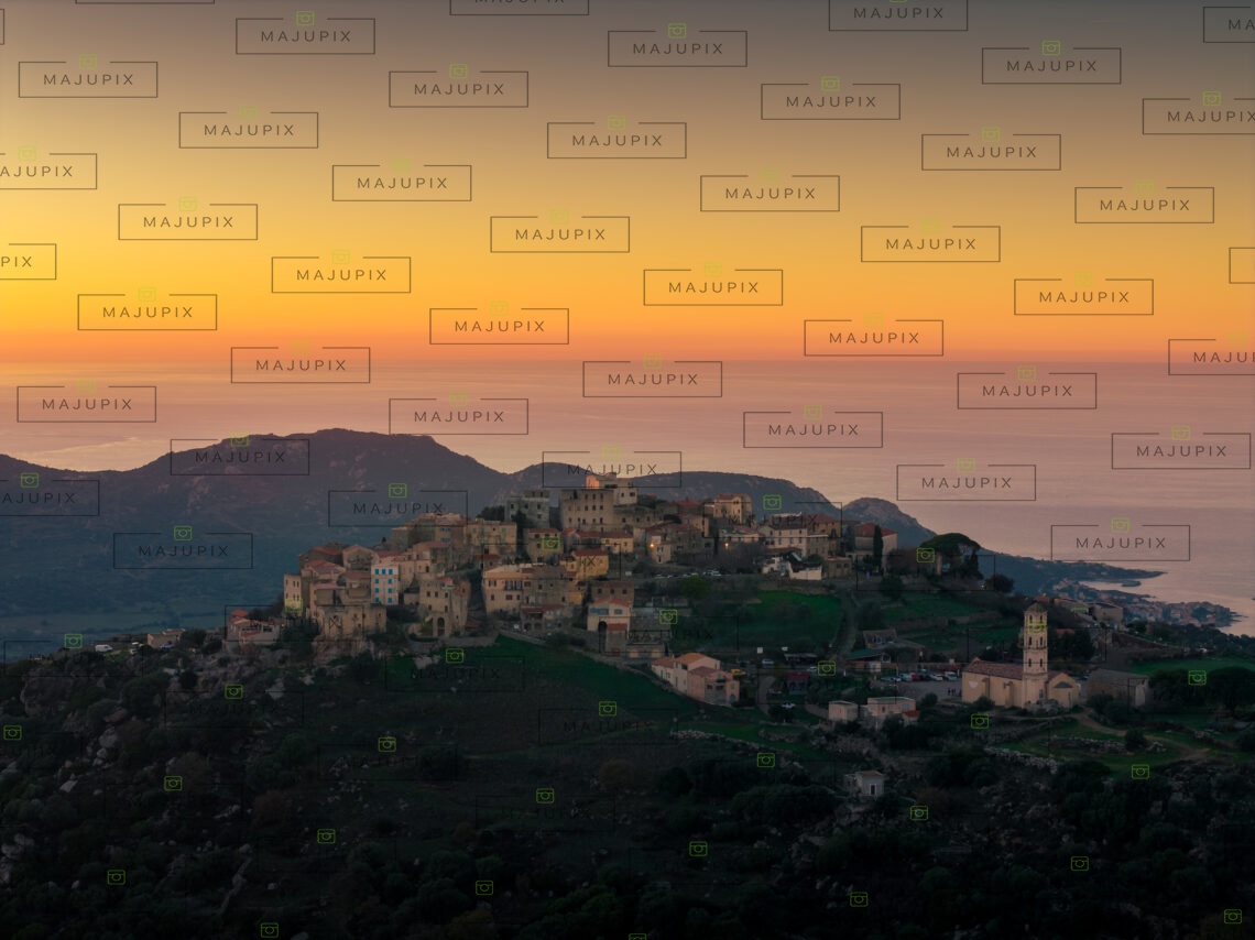 Sant'Antonino au coucher de soleil drone