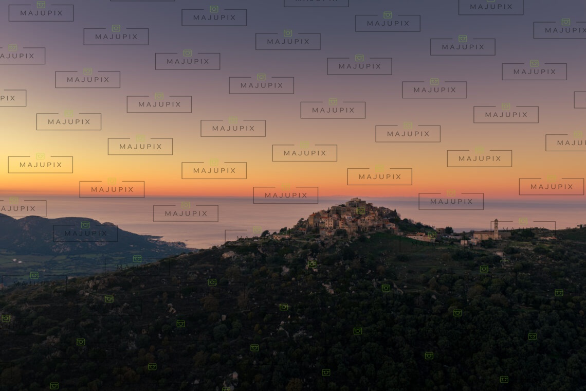 Sant'Antonino au coucher de soleil drone