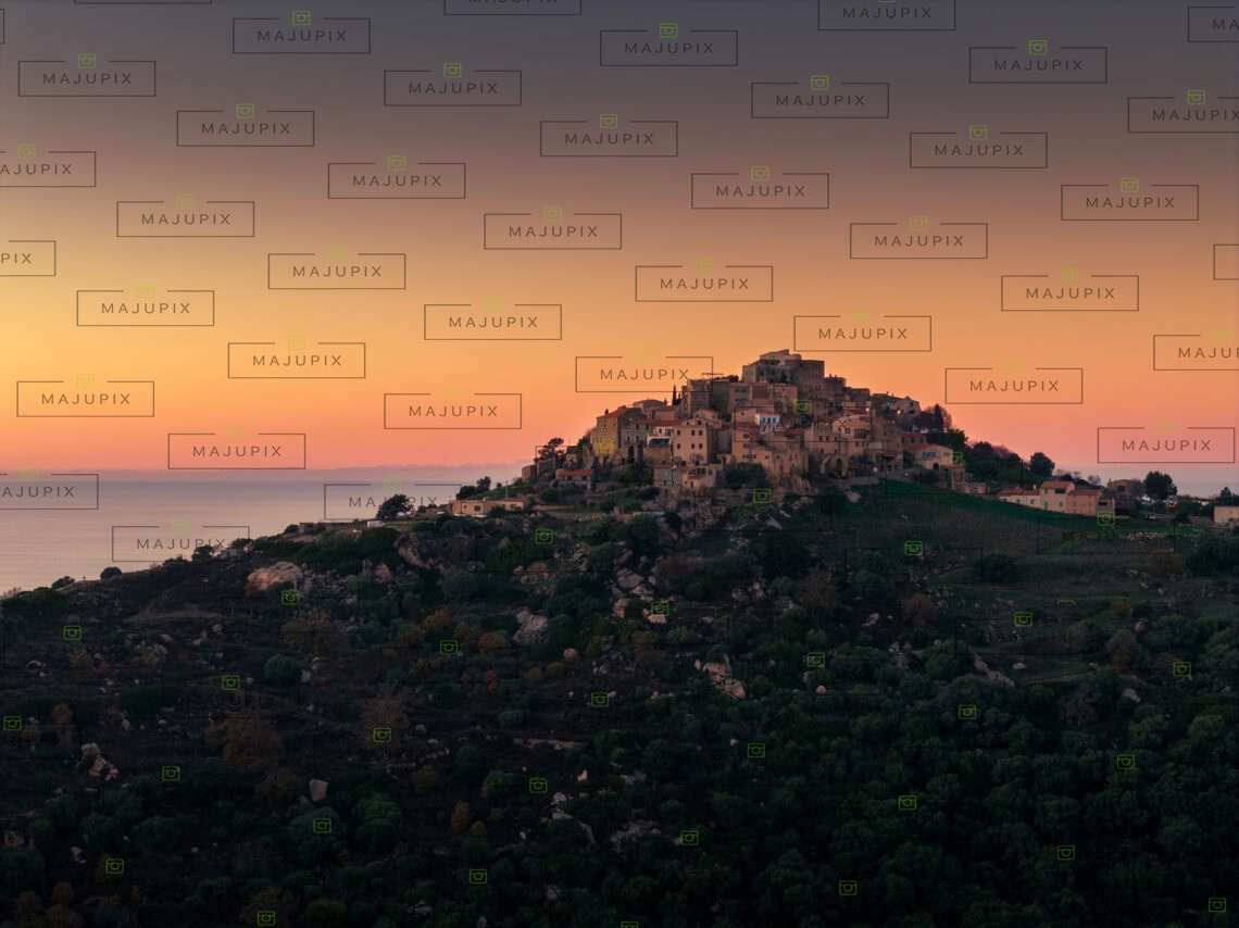 Sant'Antonino au coucher de soleil drone